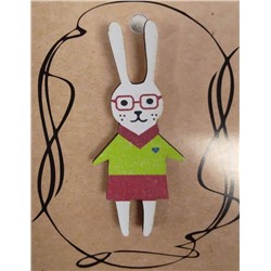 ЗН0059 Стильный деревянный "Кролик в зеленом свитере"