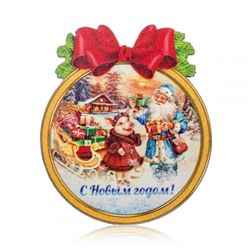 Магнит - ёлочный шар из дерева "Хрюша и Дед Мороз: С Новым Годом!"