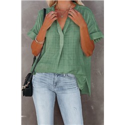 Зеленая свободная рубашка с коротким рукавом и боковыми разрезами
