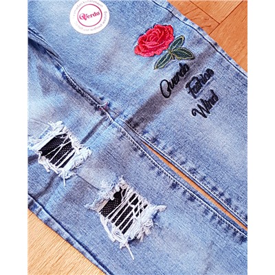 Рваные джинсы с вышивкой “Роза” (5349)