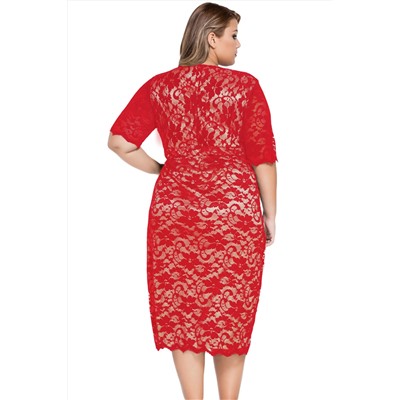 Красное кружевное платье с прозрачными рукавами