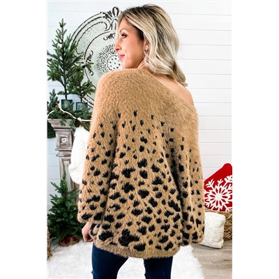 Бежевый свитер оверсайз с леопардовым принтом