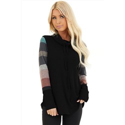 Черный пуловер с воротником-хомут и полосатыми разноцветными рукавами