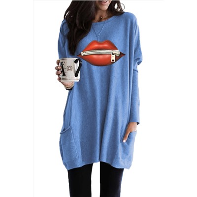 Голубой длинный пуловер-свитшот с карманами и принтом "губы на молнии"