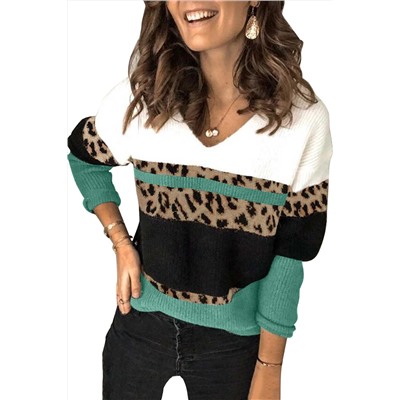 Зеленый вязаный свитер с черно-белыми вставками и леопардовым принтом