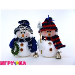 Снеговик в полосатых шапке и шарфе 52-00418-019