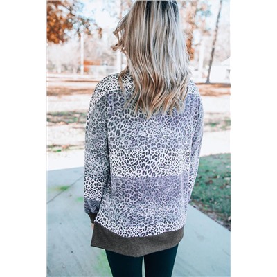 Серый пуловер-свитшот в разноцветную полоску с леопардовым принтом