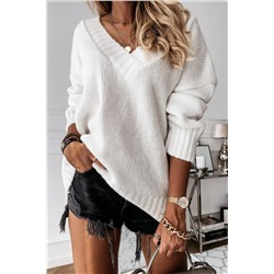 Белый вязаный свитер оверсайз с V-образным вырезом