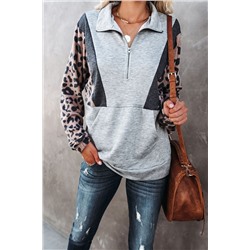 Серый пуловер-свитшот с воротником на молнии и леопардовыми рукавами