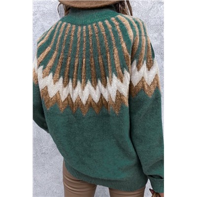 Зеленый вязаный свитер с воротником под горло и бежевым узором
