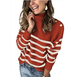 Красный свитер в белую полоску с воротом под горло на пуговицах